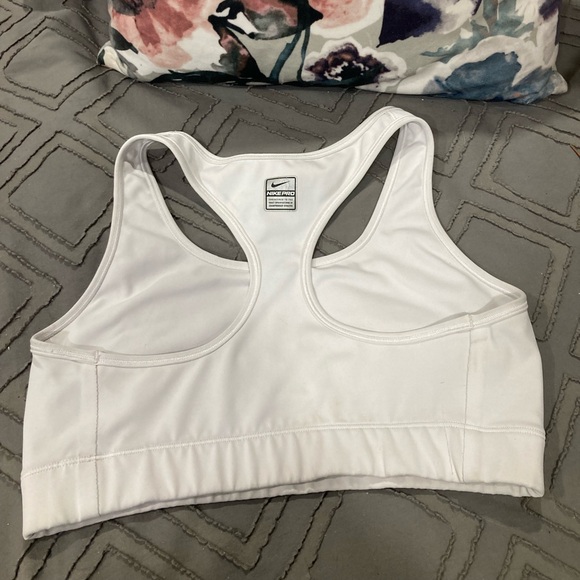 Nike pro Women's White Sports Bra. Size medium - Picture 4 of 4